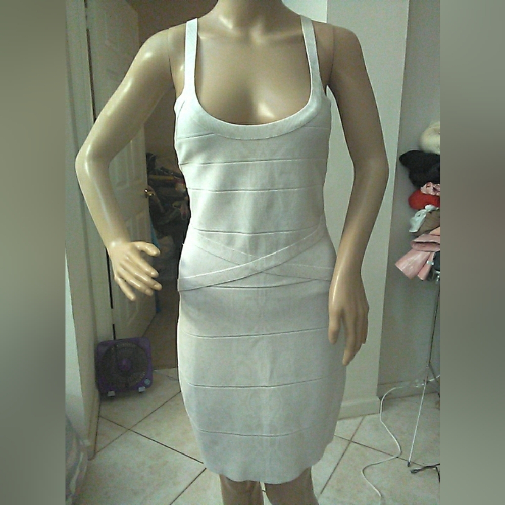 "LARK" ELEGANT Bandage Dress CREAM COLOR LOW BACK ZIP  (SZ. LG ??) SEXY THING